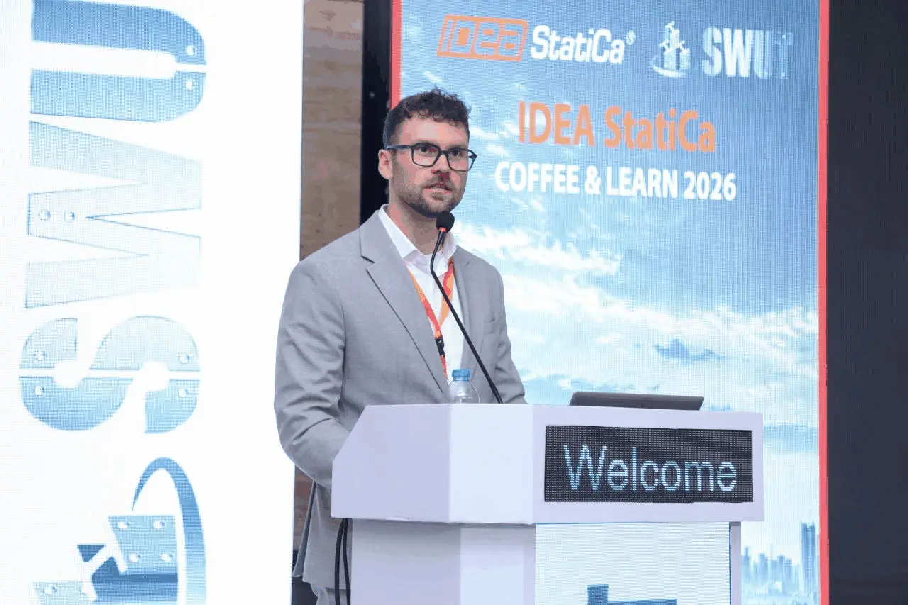 IDEA StatiCa speaker at the podium