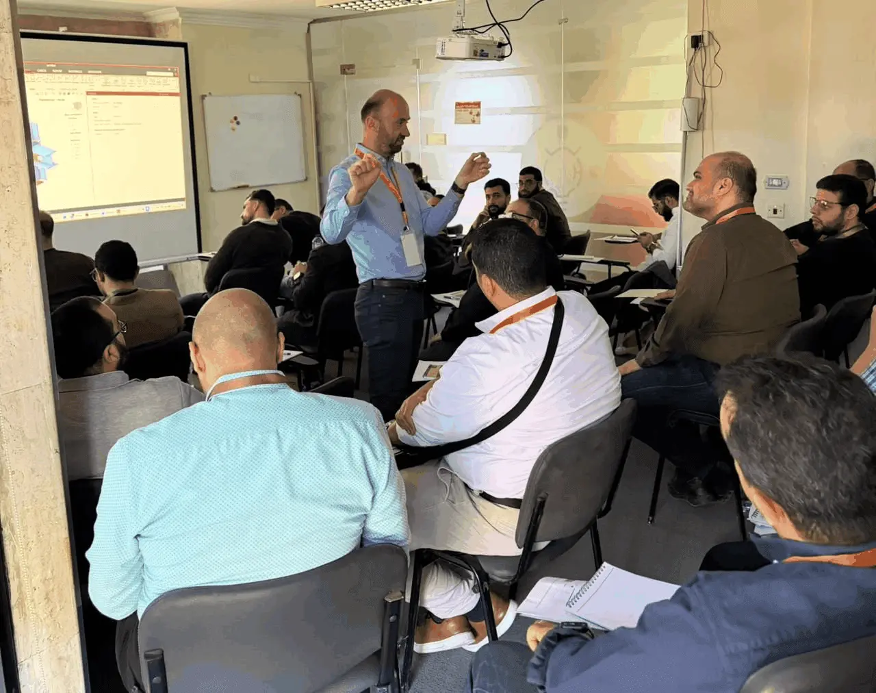 IDEA StatiCa engineer discussing a connection model with attendees