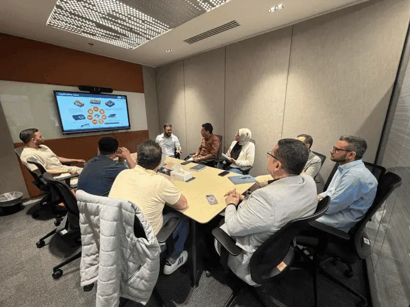 MIDAS GTS NX workshop in a meeting room with an application case on screen